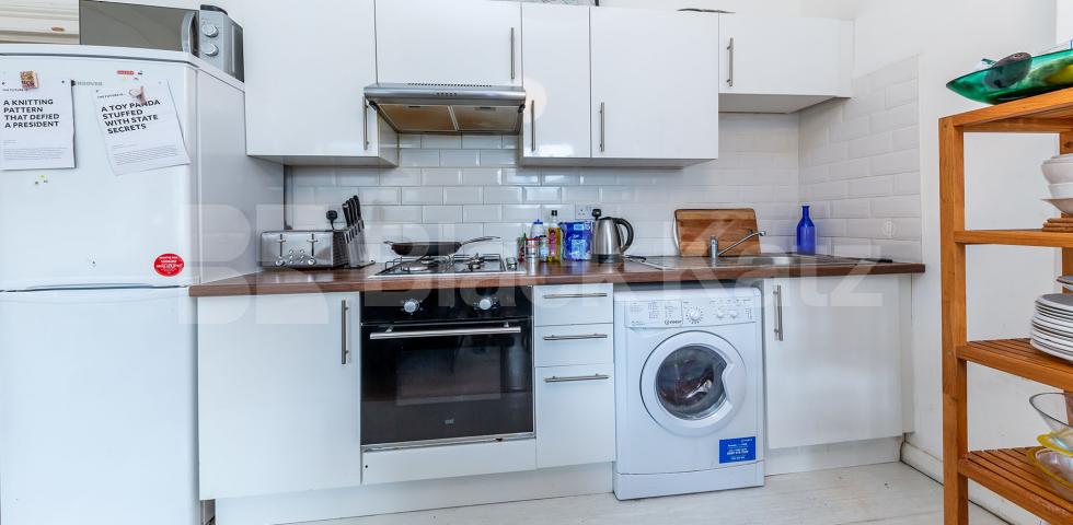 			VIDEO VIEWING AVAILABLE!, 4 Bedroom, 1 bath, 1 reception Flat			 Hornsey Road, HOLLOWAY